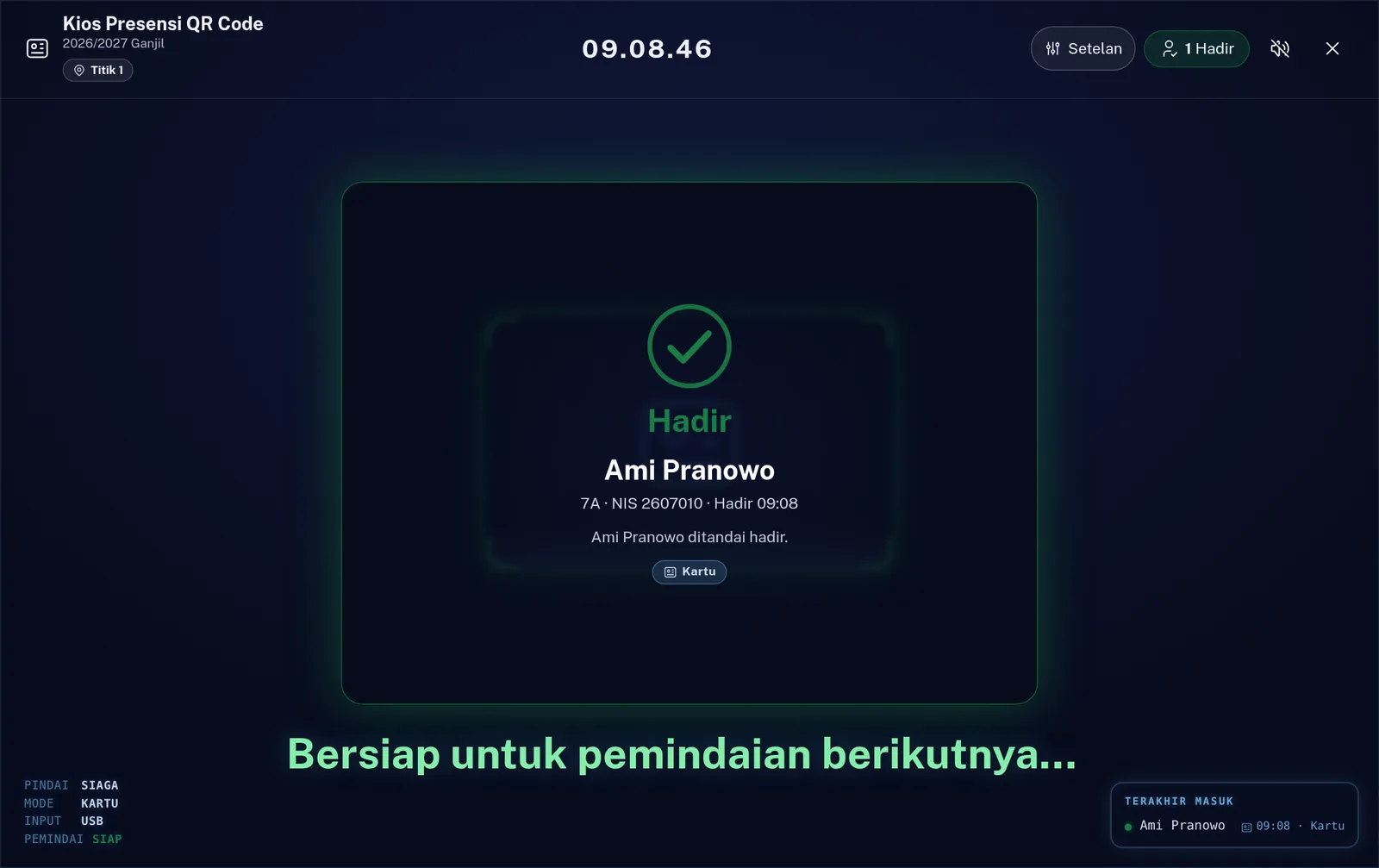 Kios Presensi QR Code sesudah kartu terbaca dengan panel Terakhir masuk